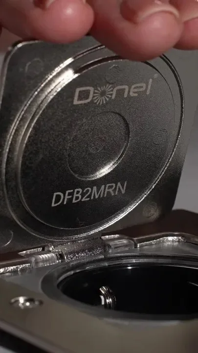Круглый лючок Donel с открытой металлической крышкой